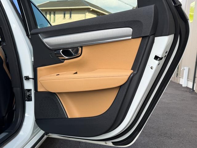 Ｖ９０ Ｔ５　モメンタム　ナビ　ＴＶ　ＥＴＣ２．０　Ｂｌｕｅｔｏｏｔｈ　ＣａｒＰｌａｙ　レザーシート　アダクティブクルーズコントロール　パワーバックドア　ブラインドスポットモニター（70枚目）