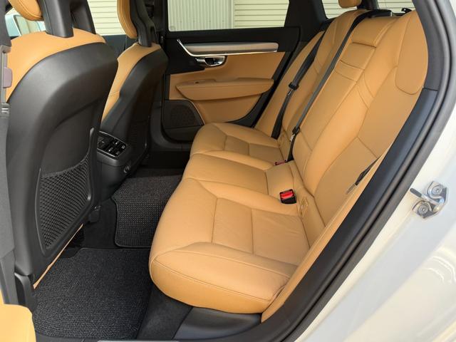 Ｖ９０ Ｔ５　モメンタム　ナビ　ＴＶ　ＥＴＣ２．０　Ｂｌｕｅｔｏｏｔｈ　ＣａｒＰｌａｙ　レザーシート　アダクティブクルーズコントロール　パワーバックドア　ブラインドスポットモニター（72枚目）