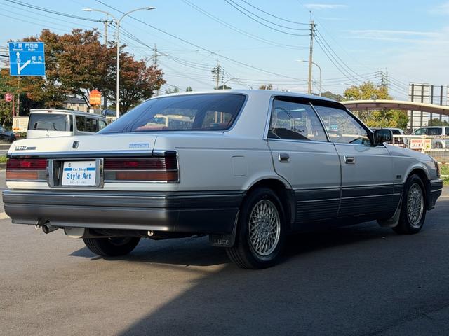 ルーチェ V6-2000 リミテッド オートエアコン スイングルーバー 減衰力調整サスペンション カセットテープスロット ラジオ ETC(9枚目)