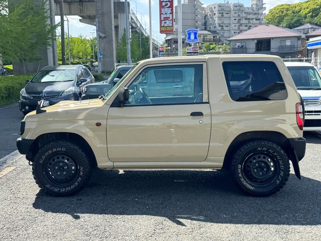 パジェロミニ ＶＲ　オートリアルフロントバンパー　角目４灯ライト　４ＷＤ　ターボ　フルセグナビ　１５マッドタイヤ　中間パイプ令和４年交換済　キーレス　全塗装済（5枚目）