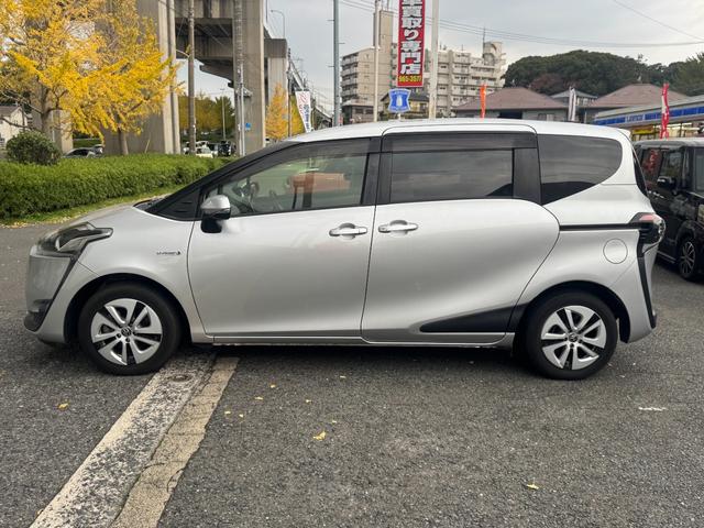 シエンタ ハイブリッドＧ　クエロ　フルセグナビ　バックカメラ　ＥＴＣ　両側電動スライド　シートヒーター　革巻きステアリング　クラッツィオシートカバー　セーフティセンス　ドラレコ（4枚目）