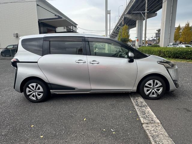 シエンタ ハイブリッドＧ　クエロ　フルセグナビ　バックカメラ　ＥＴＣ　両側電動スライド　シートヒーター　革巻きステアリング　クラッツィオシートカバー　セーフティセンス　ドラレコ（5枚目）