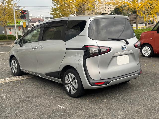 シエンタ ハイブリッドＧ　クエロ　フルセグナビ　バックカメラ　ＥＴＣ　両側電動スライド　シートヒーター　革巻きステアリング　クラッツィオシートカバー　セーフティセンス　ドラレコ（8枚目）