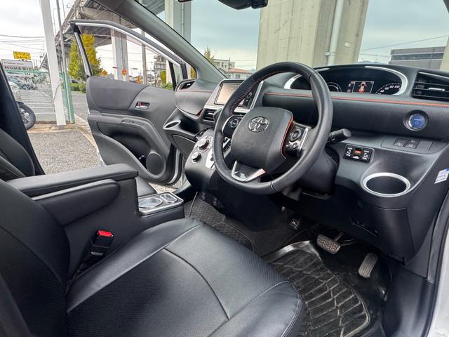 シエンタ ハイブリッドＧ　クエロ　フルセグナビ　バックカメラ　ＥＴＣ　両側電動スライド　シートヒーター　革巻きステアリング　クラッツィオシートカバー　セーフティセンス　ドラレコ（11枚目）