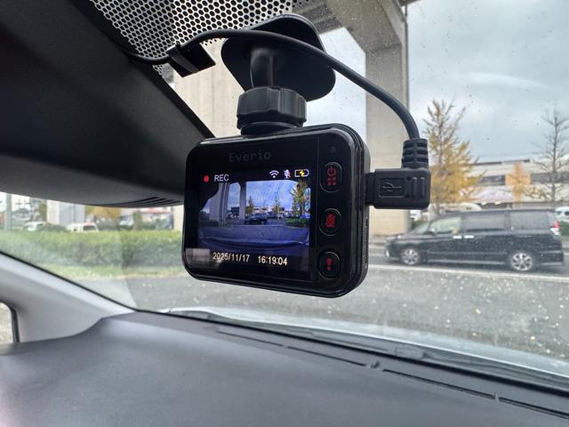 シエンタ ハイブリッドＧ　クエロ　フルセグナビ　バックカメラ　ＥＴＣ　両側電動スライド　シートヒーター　革巻きステアリング　クラッツィオシートカバー　セーフティセンス　ドラレコ（21枚目）