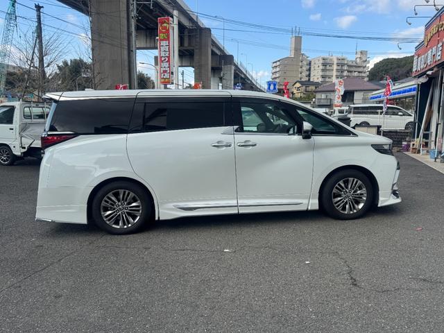 アルファードハイブリッド Z モデリスタエアロ 13.2型有機EL後席ディスプレイ アシストグリップ(ウッド長) サイドエンブレムイルミネーション 有機EL後席ディスプレイ アシストグリップ(ウッド調) ムーンルーフ(2枚目)