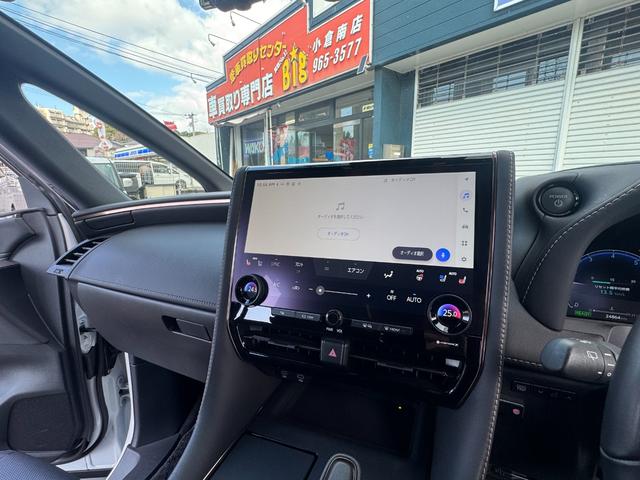 アルファードハイブリッド Z モデリスタエアロ 13.2型有機EL後席ディスプレイ アシストグリップ(ウッド長) サイドエンブレムイルミネーション 有機EL後席ディスプレイ アシストグリップ(ウッド調) ムーンルーフ(15枚目)