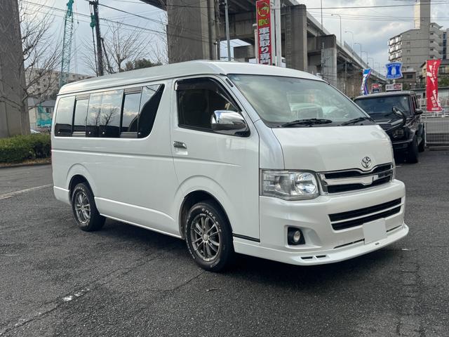 ハイエースワゴン ＧＬ　車中泊仕様　キャンピング　フルセグナビ　電子レンジ　バックカメラ　ＥＴＣ　ベット　換気扇　収納棚　シンク　モデリスタＦスポ　１６アルミ　純正シート有　家庭用電源（ポータブル電源必要）（3枚目）