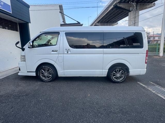 ハイエースワゴン ＧＬ　車中泊仕様　キャンピング　フルセグナビ　電子レンジ　バックカメラ　ＥＴＣ　ベット　換気扇　収納棚　シンク　モデリスタＦスポ　１６アルミ　純正シート有　家庭用電源（ポータブル電源必要）（4枚目）