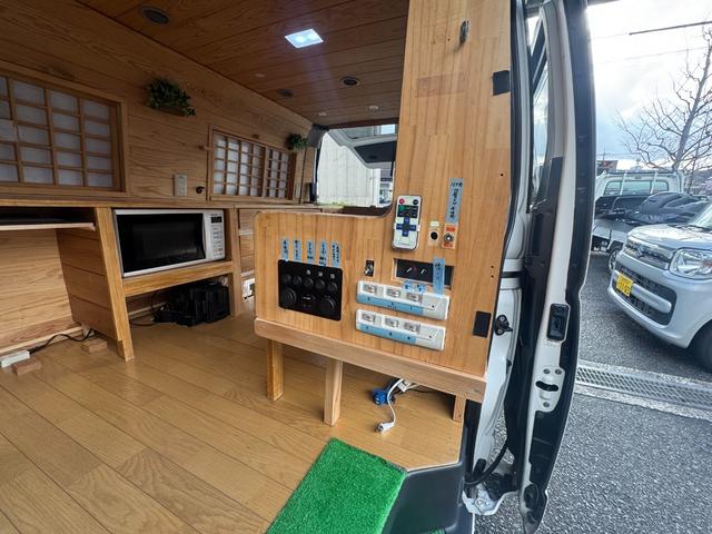 ハイエースワゴン ＧＬ　車中泊仕様　キャンピング　フルセグナビ　電子レンジ　バックカメラ　ＥＴＣ　ベット　換気扇　収納棚　シンク　モデリスタＦスポ　１６アルミ　純正シート有　家庭用電源（ポータブル電源必要）（11枚目）
