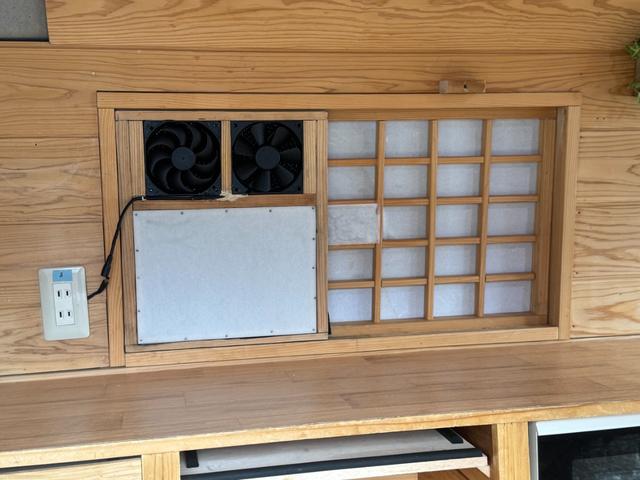 ハイエースワゴン ＧＬ　車中泊仕様　キャンピング　フルセグナビ　電子レンジ　バックカメラ　ＥＴＣ　ベット　換気扇　収納棚　シンク　モデリスタＦスポ　１６アルミ　純正シート有　家庭用電源（ポータブル電源必要）（13枚目）