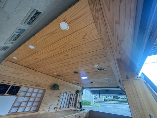 ハイエースワゴン ＧＬ　車中泊仕様　キャンピング　フルセグナビ　電子レンジ　バックカメラ　ＥＴＣ　ベット　換気扇　収納棚　シンク　モデリスタＦスポ　１６アルミ　純正シート有　家庭用電源（ポータブル電源必要）（14枚目）