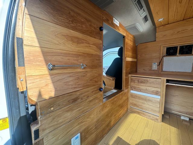 ハイエースワゴン ＧＬ　車中泊仕様　キャンピング　フルセグナビ　電子レンジ　バックカメラ　ＥＴＣ　ベット　換気扇　収納棚　シンク　モデリスタＦスポ　１６アルミ　純正シート有　家庭用電源（ポータブル電源必要）（17枚目）