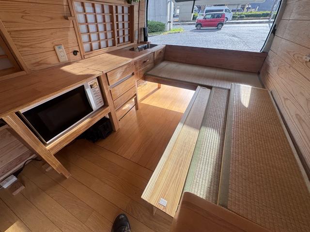 ハイエースワゴン ＧＬ　車中泊仕様　キャンピング　フルセグナビ　電子レンジ　バックカメラ　ＥＴＣ　ベット　換気扇　収納棚　シンク　モデリスタＦスポ　１６アルミ　純正シート有　家庭用電源（ポータブル電源必要）（23枚目）