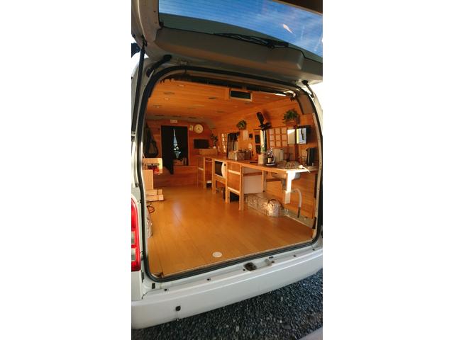 ハイエースワゴン ＧＬ　車中泊仕様　キャンピング　フルセグナビ　電子レンジ　バックカメラ　ＥＴＣ　ベット　換気扇　収納棚　シンク　モデリスタＦスポ　１６アルミ　純正シート有　家庭用電源（ポータブル電源必要）（26枚目）