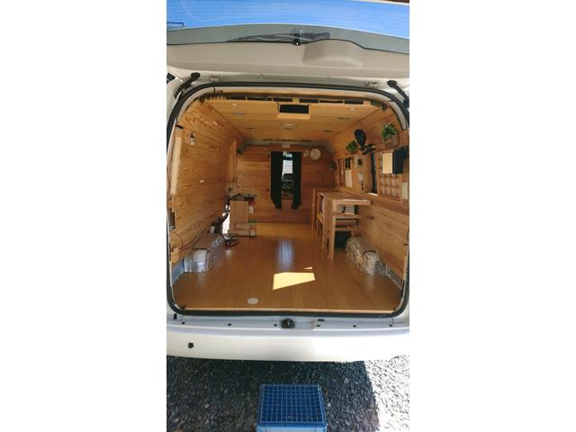 ハイエースワゴン ＧＬ　車中泊仕様　キャンピング　フルセグナビ　電子レンジ　バックカメラ　ＥＴＣ　ベット　換気扇　収納棚　シンク　モデリスタＦスポ　１６アルミ　純正シート有　家庭用電源（ポータブル電源必要）（28枚目）