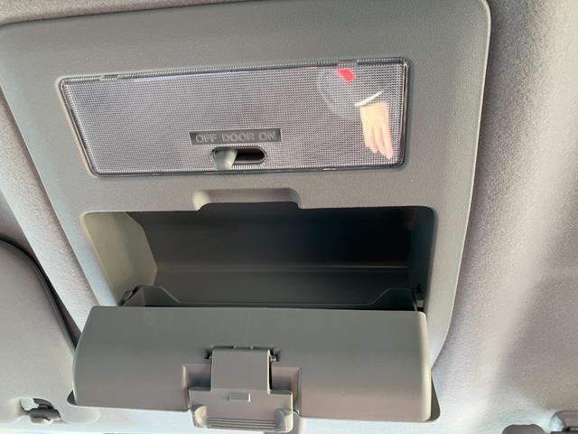 �ዾ�E�T���O���X�z���_�[