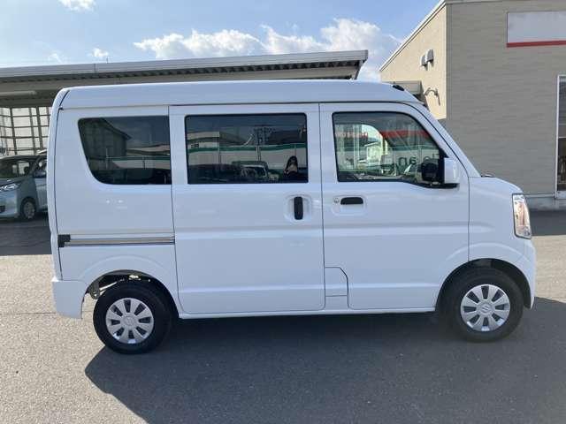 エブリイ ＰＣ　ＣＤオーディオ　パワーウィンド　両側スライド　キーレス付き　横滑防止　マニュアルエアコン　運転席エアバッグ　パワステ　シートヒーター付　アイドリングストップ機能付　パークセンサー　緊急ブレーキ（6枚目）