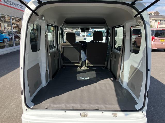 エブリイ ＰＣ　ＣＤオーディオ　パワーウィンド　両側スライド　キーレス付き　横滑防止　マニュアルエアコン　運転席エアバッグ　パワステ　シートヒーター付　アイドリングストップ機能付　パークセンサー　緊急ブレーキ（56枚目）