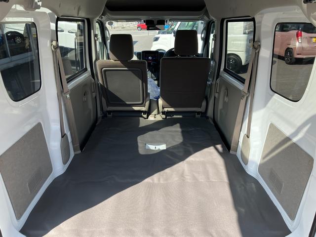 エブリイ ＰＣ　ＣＤオーディオ　パワーウィンド　両側スライド　キーレス付き　横滑防止　マニュアルエアコン　運転席エアバッグ　パワステ　シートヒーター付　アイドリングストップ機能付　パークセンサー　緊急ブレーキ（57枚目）