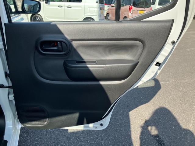 アルト Ａ　キーレス・パワーウィンドウ　カーテンエアバック　助手席エアバック　運転席エアバック　マニュアルエアコン　パワステ　横滑り防止装置　ＡＢＳ　アイドルストップ　キーレスエントリーキー　バックセンサー（38枚目）