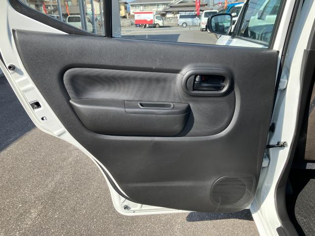 アルト Ａ　キーレス・パワーウィンドウ　カーテンエアバック　助手席エアバック　運転席エアバック　マニュアルエアコン　パワステ　横滑り防止装置　ＡＢＳ　アイドルストップ　キーレスエントリーキー　バックセンサー（39枚目）