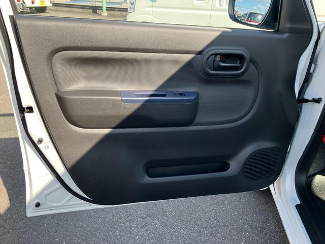 アルト Ａ　キーレス・パワーウィンドウ　カーテンエアバック　助手席エアバック　運転席エアバック　マニュアルエアコン　パワステ　横滑り防止装置　ＡＢＳ　アイドルストップ　キーレスエントリーキー　バックセンサー（40枚目）