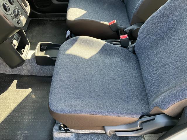 アルト Ａ　キーレス・パワーウィンドウ　カーテンエアバック　助手席エアバック　運転席エアバック　マニュアルエアコン　パワステ　横滑り防止装置　ＡＢＳ　アイドルストップ　キーレスエントリーキー　バックセンサー（43枚目）