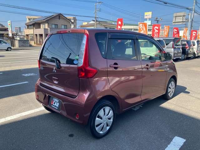 eKワゴン M アイドリングストップ・キーレスエントリー アイドリングストップ機能 WエアB 運転席エアバック キーレス ベンチシート オートエアコン ABS パワーウィンド パワーステアリング(7枚目)