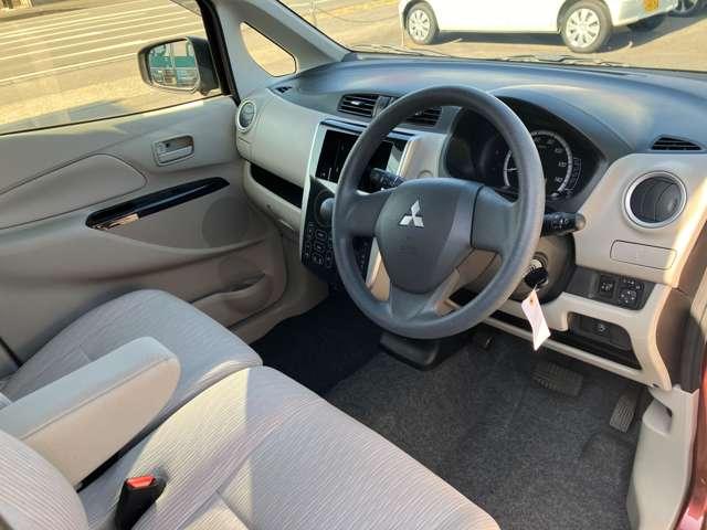 eKワゴン M アイドリングストップ・キーレスエントリー アイドリングストップ機能 WエアB 運転席エアバック キーレス ベンチシート オートエアコン ABS パワーウィンド パワーステアリング(18枚目)