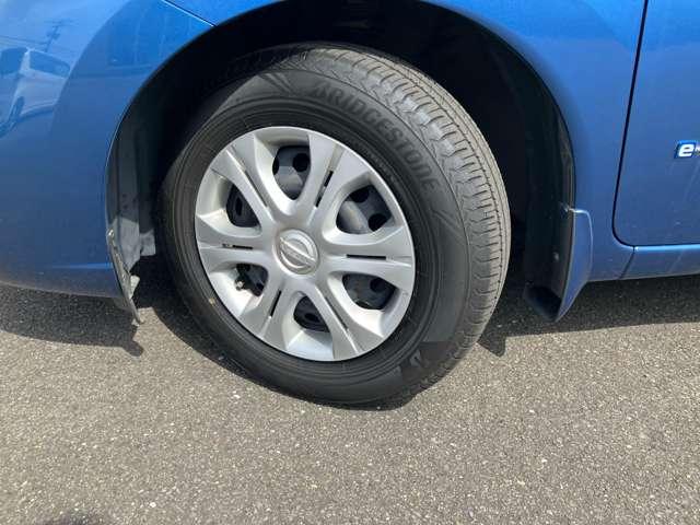 ノート ｅ－パワー　Ｘ　衝突被害軽減ブレーキシステム・ナビ・レー　衝突安全ブレーキ　スマートキ－　カーナビ　横滑り防止装置付き　Ｗエアバック　盗難防止システム　アイドリングストップ　ＡＡＣ　メモリーナビ　パワーウインドウ（11枚目）