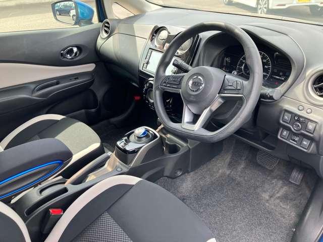 ノート ｅ－パワー　Ｘ　衝突被害軽減ブレーキシステム・ナビ・レー　衝突安全ブレーキ　スマートキ－　カーナビ　横滑り防止装置付き　Ｗエアバック　盗難防止システム　アイドリングストップ　ＡＡＣ　メモリーナビ　パワーウインドウ（16枚目）