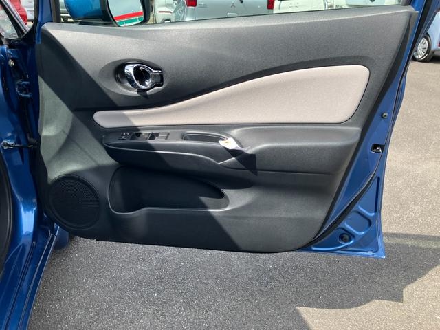 �^�]�ȃh�A������