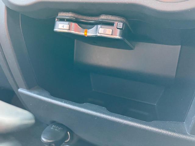 マニュアルエアコン装着車です。簡単に操作可能です。