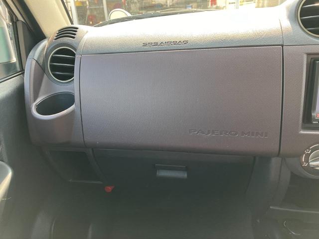 サイドブレーキと切り替えスイッチ２ＷＤと４ＷＤを切り替えて走行可能です。