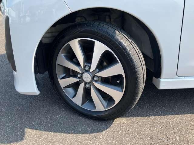 �S�{���ꂼ��̎ʐ^�����ڂ��Ă��܂��I�^�C���̏�Ԃ��m�F�ł���̂ň��S���Ă���肢�������܂��B