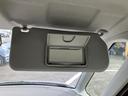 運転席側のサンバイザーはバニティミラー付。ちょっとした身だしなみのチェックに便利でう。