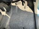 足元のフロアマットは新品を頼むことが可能です。