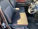 運転席座面も綺麗です。