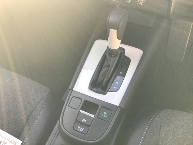 フィット ホーム　バックカメラ　ナビ　クリアランスソナー　オートクルーズコントロール　レーンアシスト　衝突被害軽減システム　オートライト　ＬＥＤヘッドランプ　スマートキー　電動格納ミラー　ＣＶＴ　盗難防止システム（7枚目）