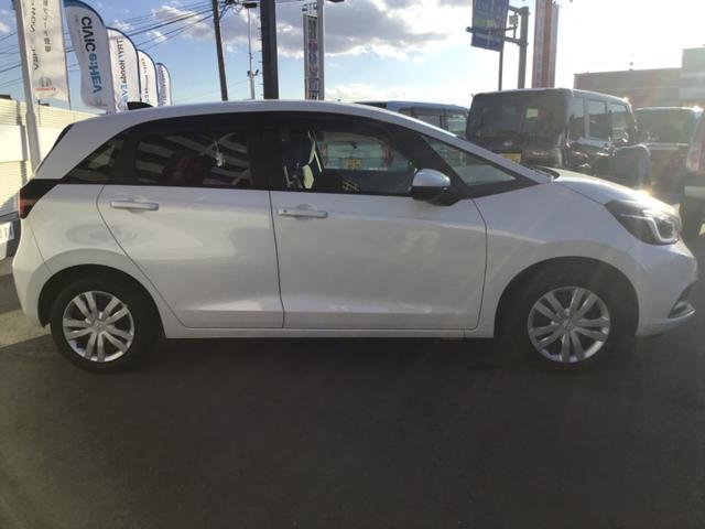 フィット ホーム　バックカメラ　ナビ　クリアランスソナー　オートクルーズコントロール　レーンアシスト　衝突被害軽減システム　オートライト　ＬＥＤヘッドランプ　スマートキー　電動格納ミラー　ＣＶＴ　盗難防止システム（14枚目）