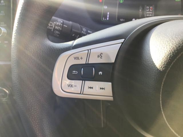 フィット ｅ：ＨＥＶクロスター　バックカメラ　ナビ　ＴＶ　クリアランスソナー　オートクルーズコントロール　レーンアシスト　衝突被害軽減システム　アルミホイール　オートライト　ＬＥＤヘッドランプ　ヘッドライトウォッシャー　スマートキー（6枚目）