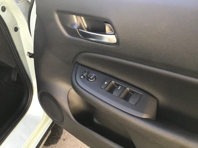 フィット ｅ：ＨＥＶクロスター　バックカメラ　ナビ　ＴＶ　クリアランスソナー　オートクルーズコントロール　レーンアシスト　衝突被害軽減システム　アルミホイール　オートライト　ＬＥＤヘッドランプ　ヘッドライトウォッシャー　スマートキー（11枚目）