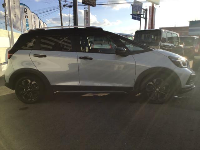 フィット ｅ：ＨＥＶクロスター　バックカメラ　ナビ　ＴＶ　クリアランスソナー　オートクルーズコントロール　レーンアシスト　衝突被害軽減システム　アルミホイール　オートライト　ＬＥＤヘッドランプ　ヘッドライトウォッシャー　スマートキー（14枚目）