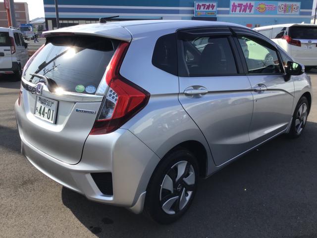 フィットハイブリッド Fパッケージ ハイブリッド ETC バックカメラ ナビ TV オートクルーズコントロール オートライト スマートキー アイドリングストップ 電動格納ミラー AT 盗難防止システム 衝突安全ボディ CD DVD再生(16枚目)