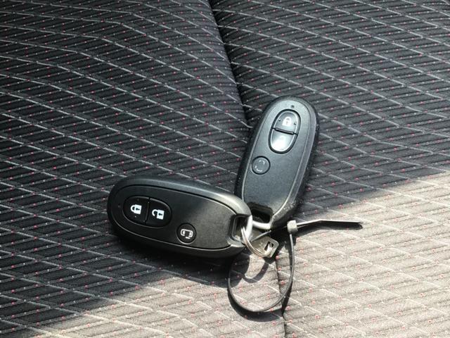 スペーシアカスタムＺ ベースグレード　ＥＴＣ　両側スライド・片側電動　ＴＶ　ＨＩＤ　スマートキー　アイドリングストップ　電動格納ミラー　シートヒーター　ベンチシート　ＣＶＴ　盗難防止システム　ＡＢＳ　ＣＤ　ミュージックプレイヤー接続可（11枚目）