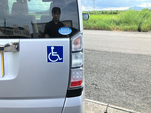 Ｎ－ＢＯＸ＋ Ｇ　車いす仕様車　福祉車両　車椅子乗り入れ可　電動ウインチ　ＣＤ（4枚目）