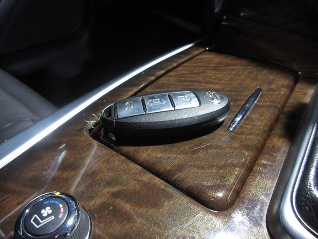 フーガ ３７０ＧＴ　クルコン　黒革　ＨＤＤナビ　フルセグ　Ｂｌｕｅｔｏｏｔｈ　ＤＶＤ　ＣＤ　Ｂカメラ　ＥＴＣ　オットマン　シートヒーター　クーラー　スマートキー　プッシュスタート（68枚目）