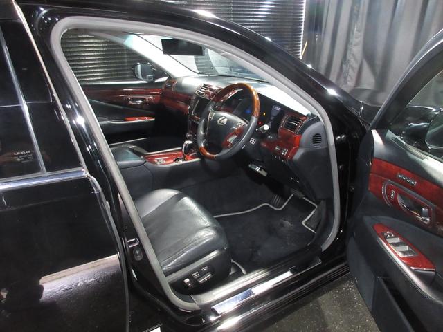 ＬＳ ＬＳ４６０　バージョンＣ　サンルーフ　黒革　クルコン　ＨＤＤナビ　ＤＶＤ　ＣＤ　Ｂカメラ　ＥＴＣ　ＷＡＬＤフルエアロ　ＷＡＬＤフェンダー　ＬＥＤヘッドライト　スマートキー　プッシュスタート（13枚目）