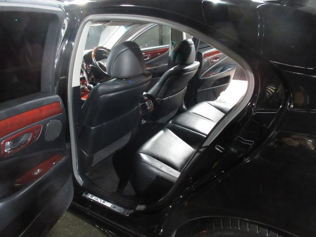 ＬＳ ＬＳ４６０　バージョンＣ　サンルーフ　黒革　クルコン　ＨＤＤナビ　ＤＶＤ　ＣＤ　Ｂカメラ　ＥＴＣ　ＷＡＬＤフルエアロ　ＷＡＬＤフェンダー　ＬＥＤヘッドライト　スマートキー　プッシュスタート（16枚目）